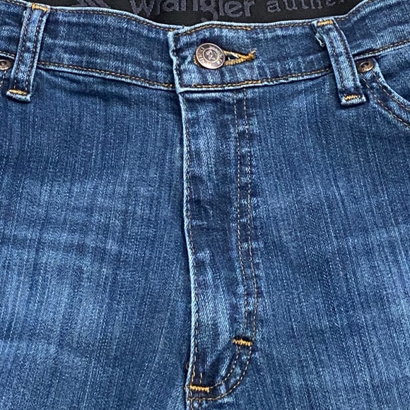 Men Wrangler Blue Jeans 36 x 29 Authentics Relaxed Fit Comfort Flex Carbon Color - Picture 6 of 10